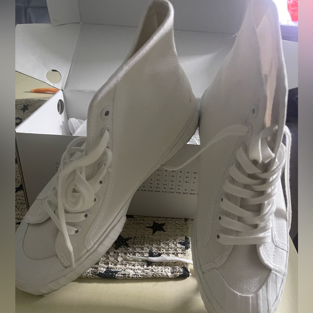 White high top tennis shoes